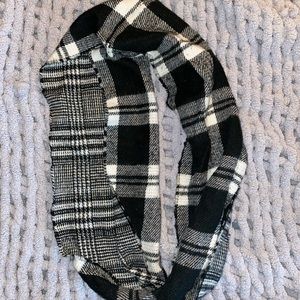 Plaid pattern infinity scarf